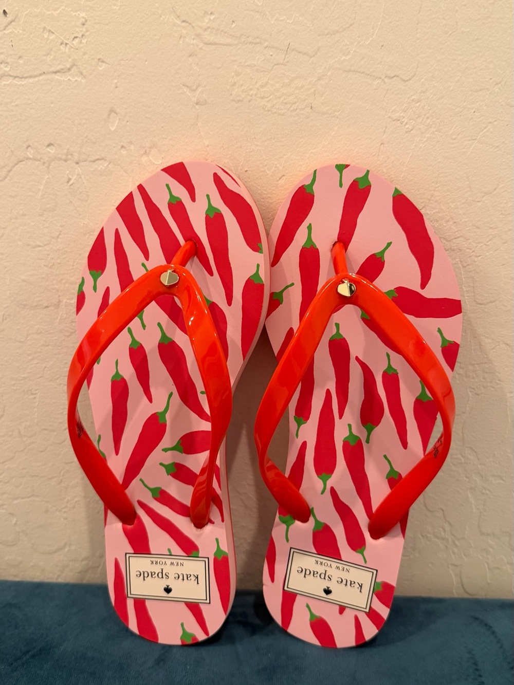 kate spade Pink & Red Chili-Print Flip Flop Sandals size 5-6